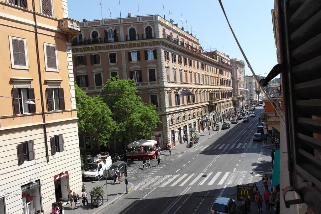 La Casa Di Piero In Via Ottaviano Lejlighed Rom Værelse billede